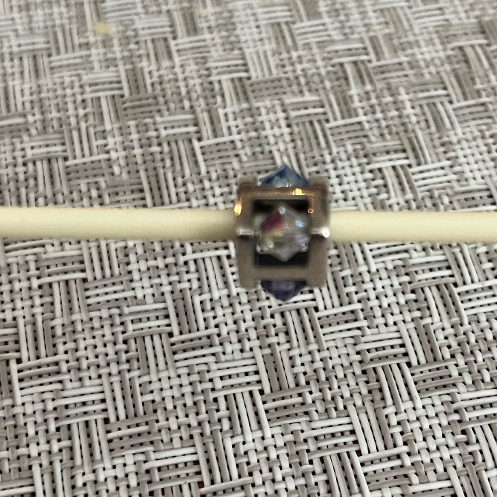 Trollbeads small summer jewel charm. Item # TAGBE-00102. Retired 2019. - Picture 9 of 10
